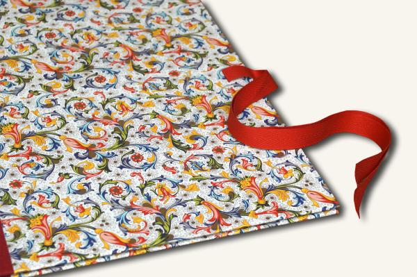 Sammelmappe mit vergoldetem Florentinerpapier,roter Leinenrücken